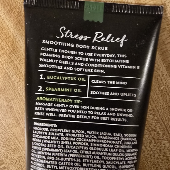 Bath & Body Works Aromatherapy Stress Relief Eucalyptus Spearmint body scrub - Picture 3 of 4
